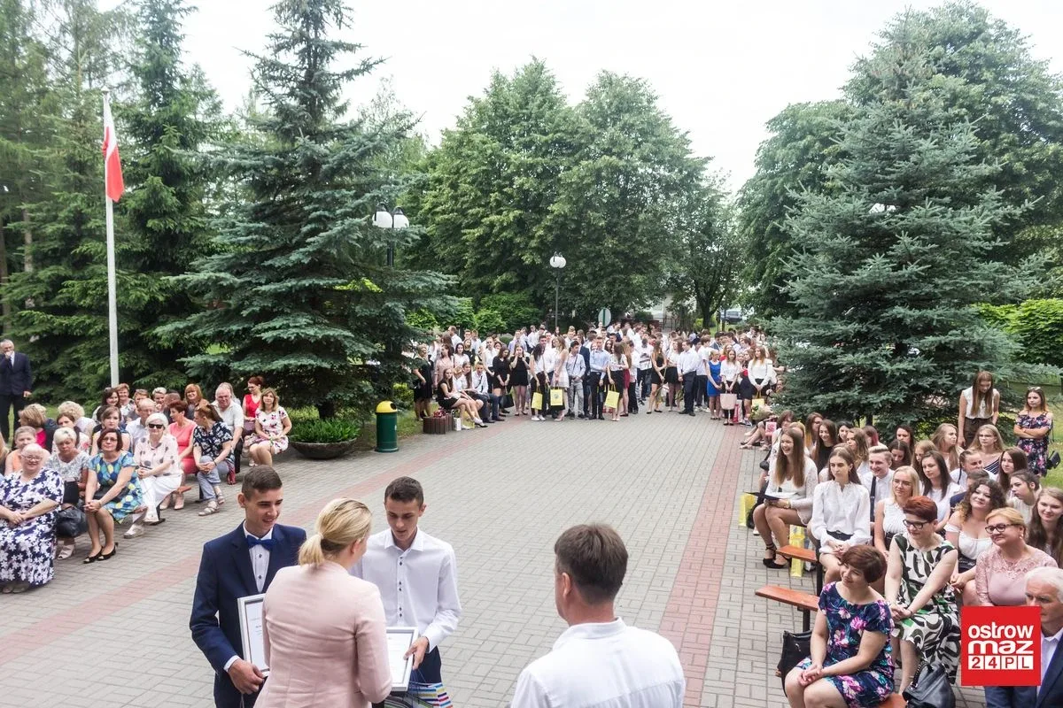 Uczniowie "Rubinka" rozpoczęli wakacje (zdjęcia)