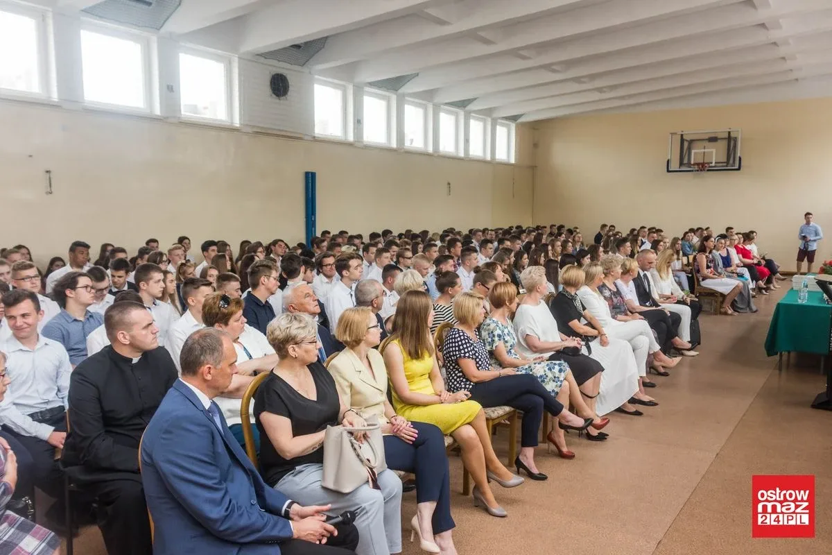 Uczniowie "Ekonomika" zakończyli rok szkolny (zdjęcia)