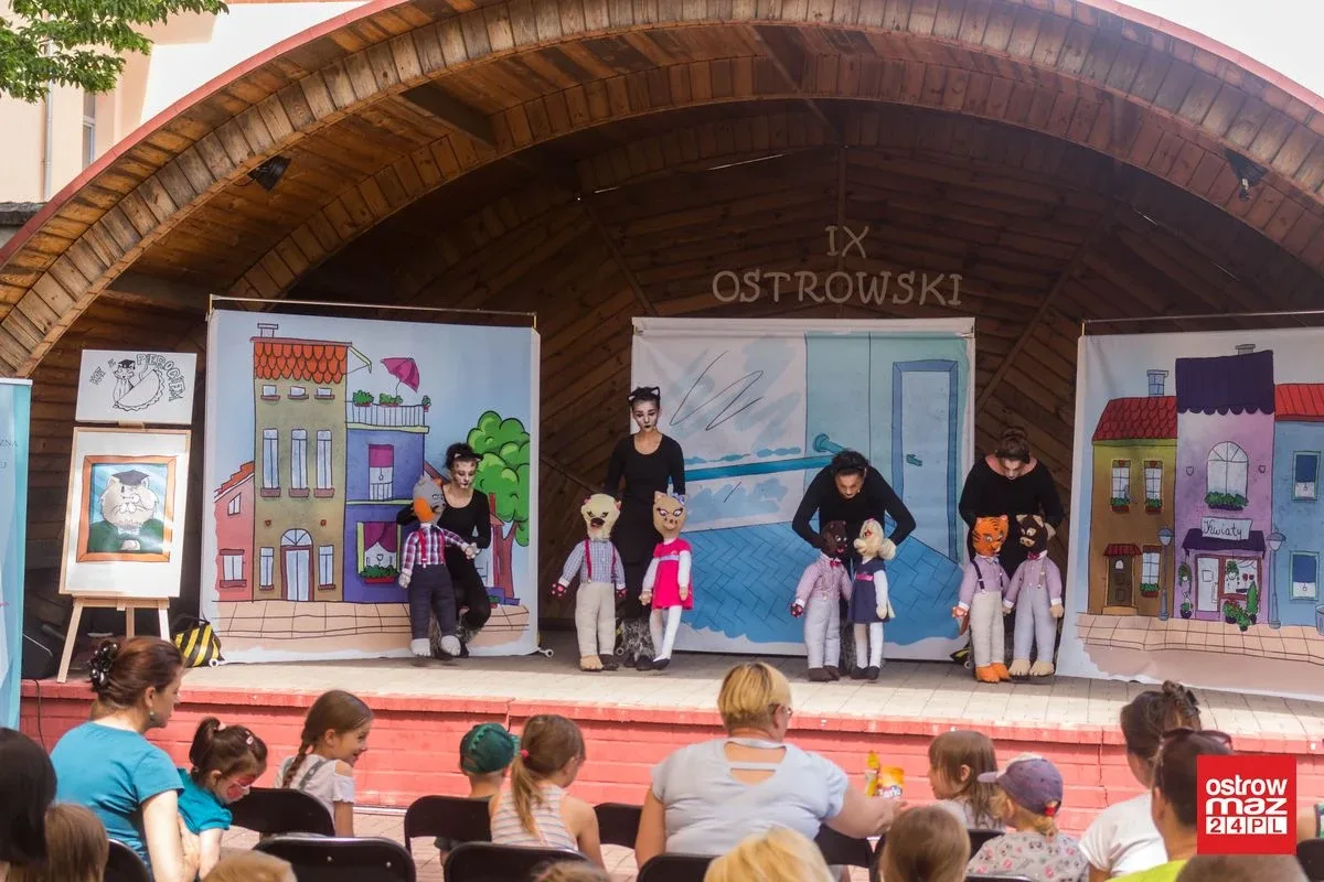Piknik z książką: letni ogród biblioteki tętnił życiem (zdjęcia, wideo)