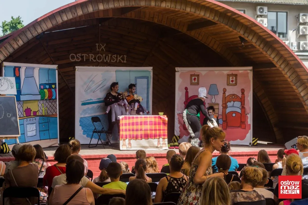 Piknik z książką: letni ogród biblioteki tętnił życiem (zdjęcia, wideo)