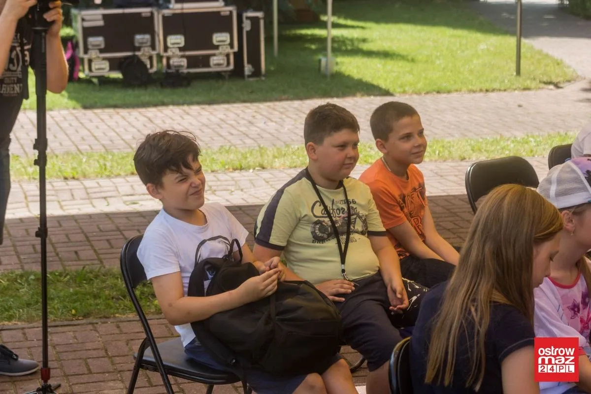 Piknik z książką: letni ogród biblioteki tętnił życiem (zdjęcia, wideo)