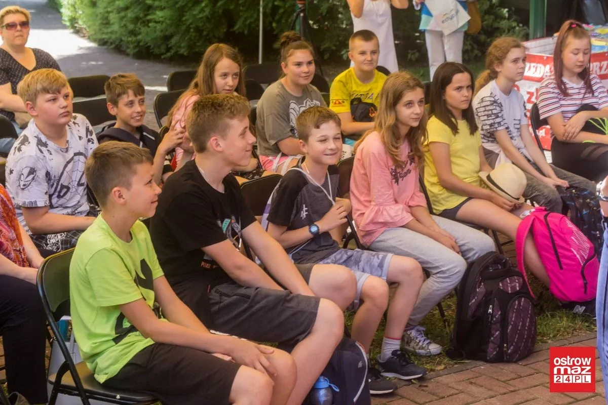 Piknik z książką: letni ogród biblioteki tętnił życiem (zdjęcia, wideo)