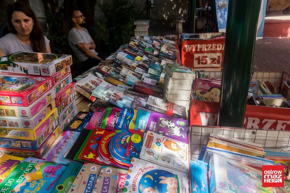 Piknik z książką: letni ogród biblioteki tętnił życiem (zdjęcia, wideo)