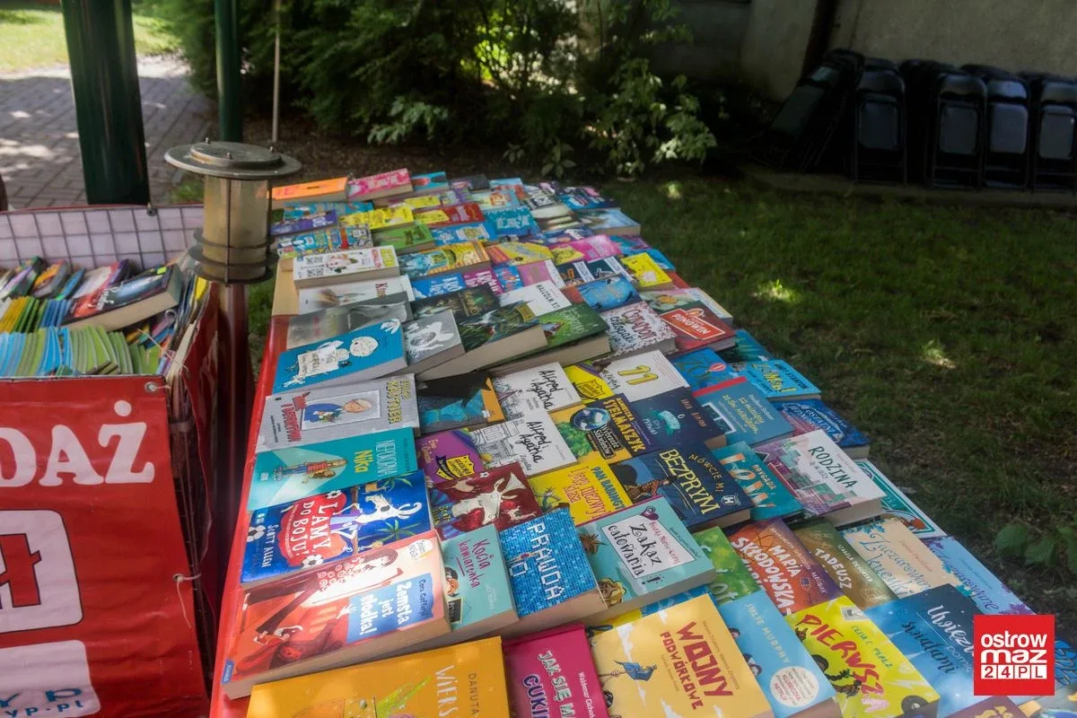 Piknik z książką: letni ogród biblioteki tętnił życiem (zdjęcia, wideo)