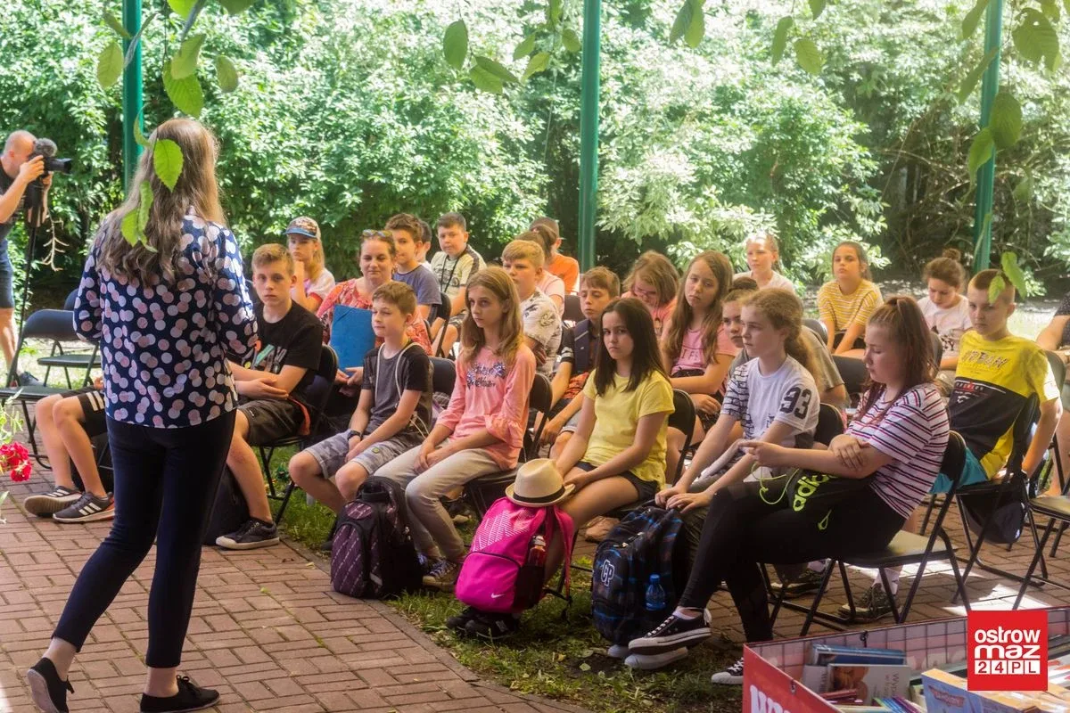 Piknik z książką: letni ogród biblioteki tętnił życiem (zdjęcia, wideo)