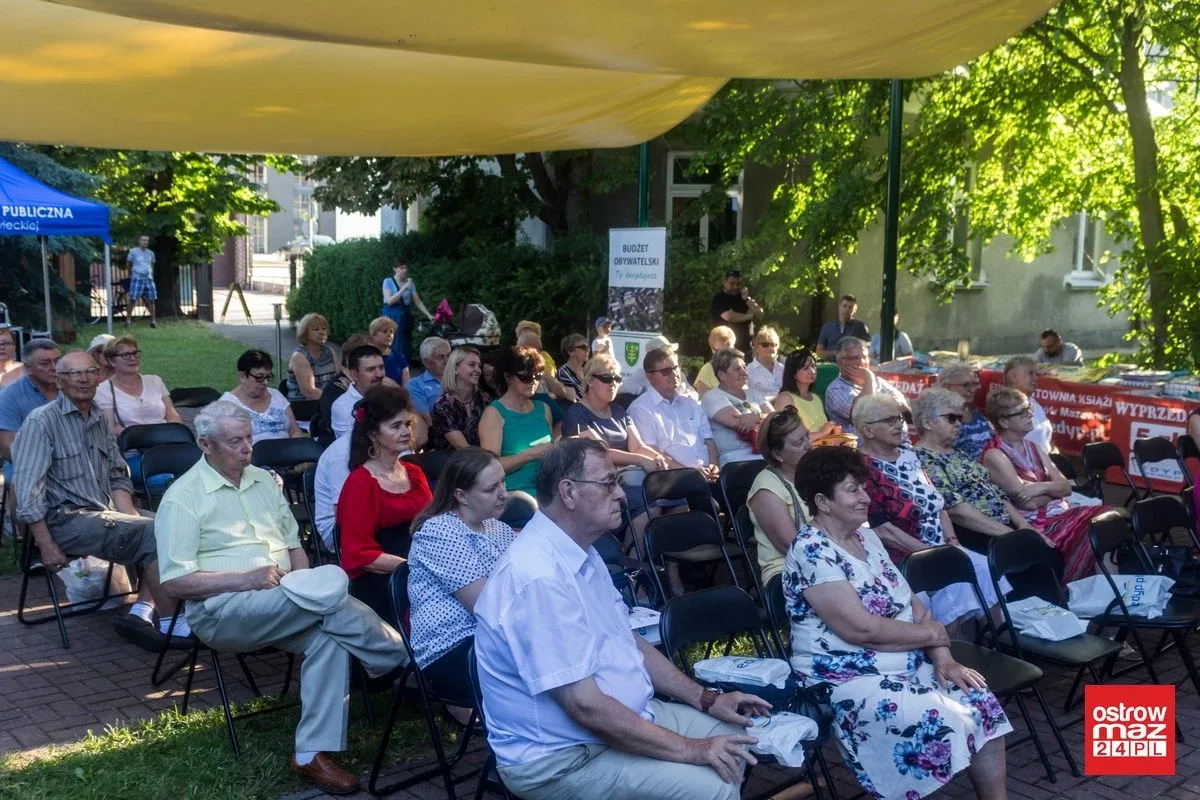 Piknik z książką: letni ogród biblioteki tętnił życiem (zdjęcia, wideo)