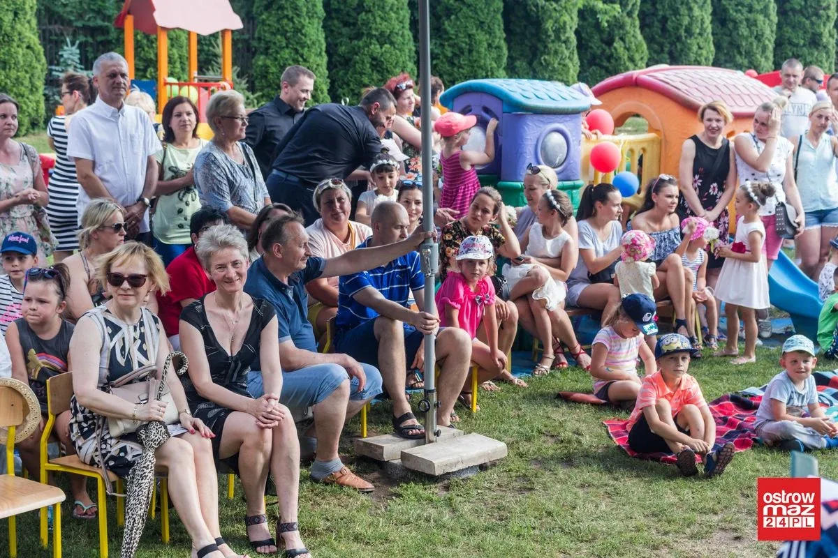 Dziewczynki zatańczyły z tatusiami. Piknik rodzinny w MP nr 1 (zdjęcia, wideo)