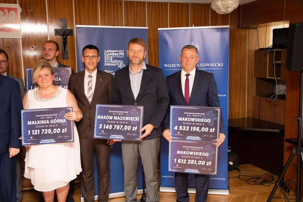 Miliony na drogi w powiecie ostrowskim (zdjęcia)