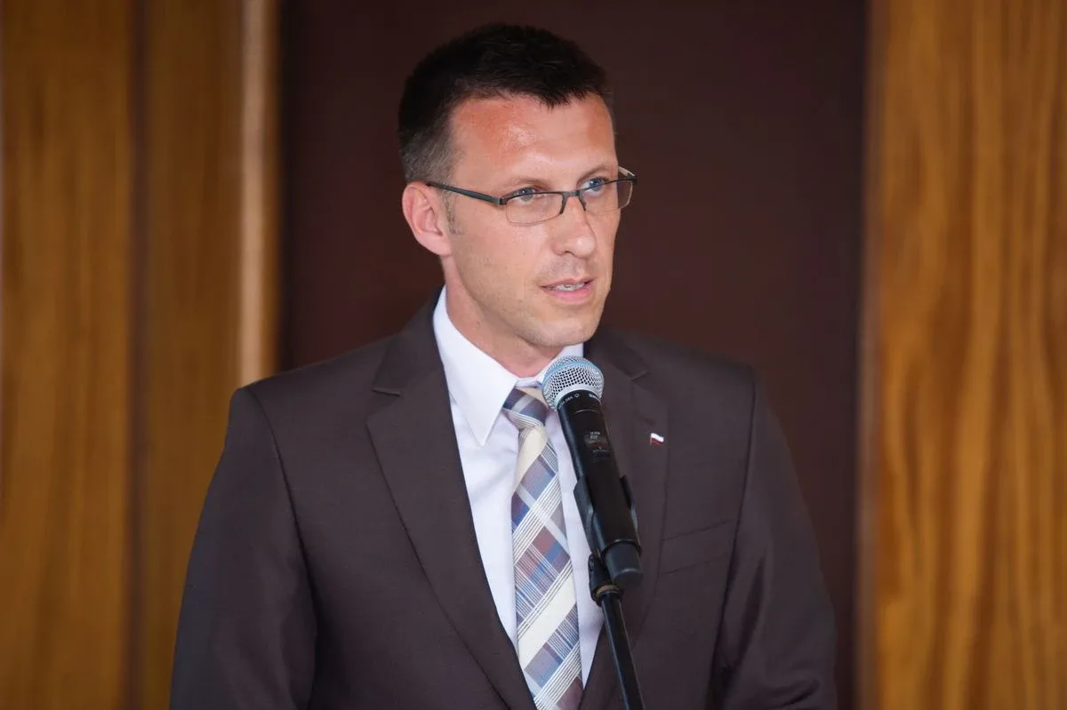 Miliony na drogi w powiecie ostrowskim (zdjęcia)