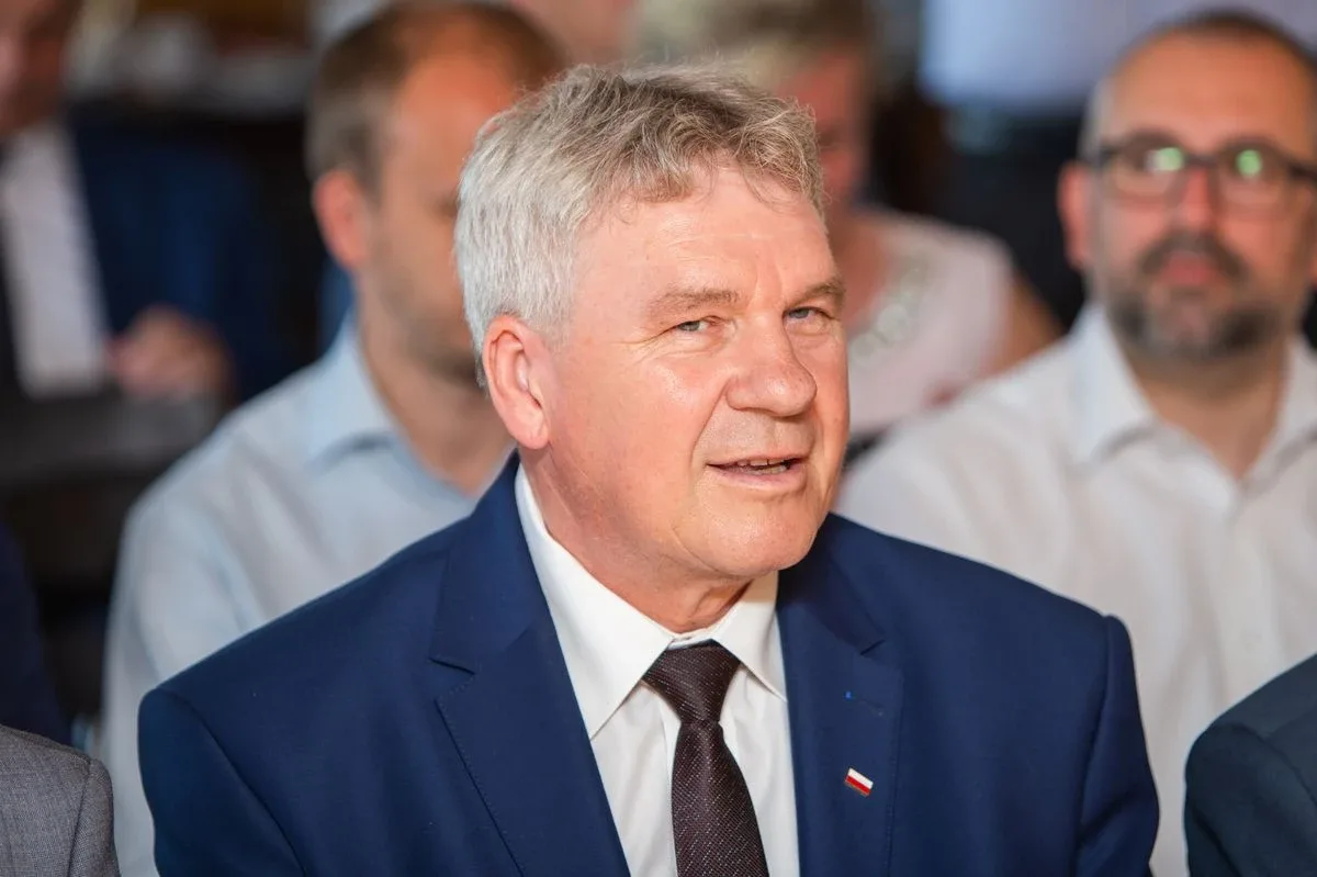 Miliony na drogi w powiecie ostrowskim (zdjęcia)