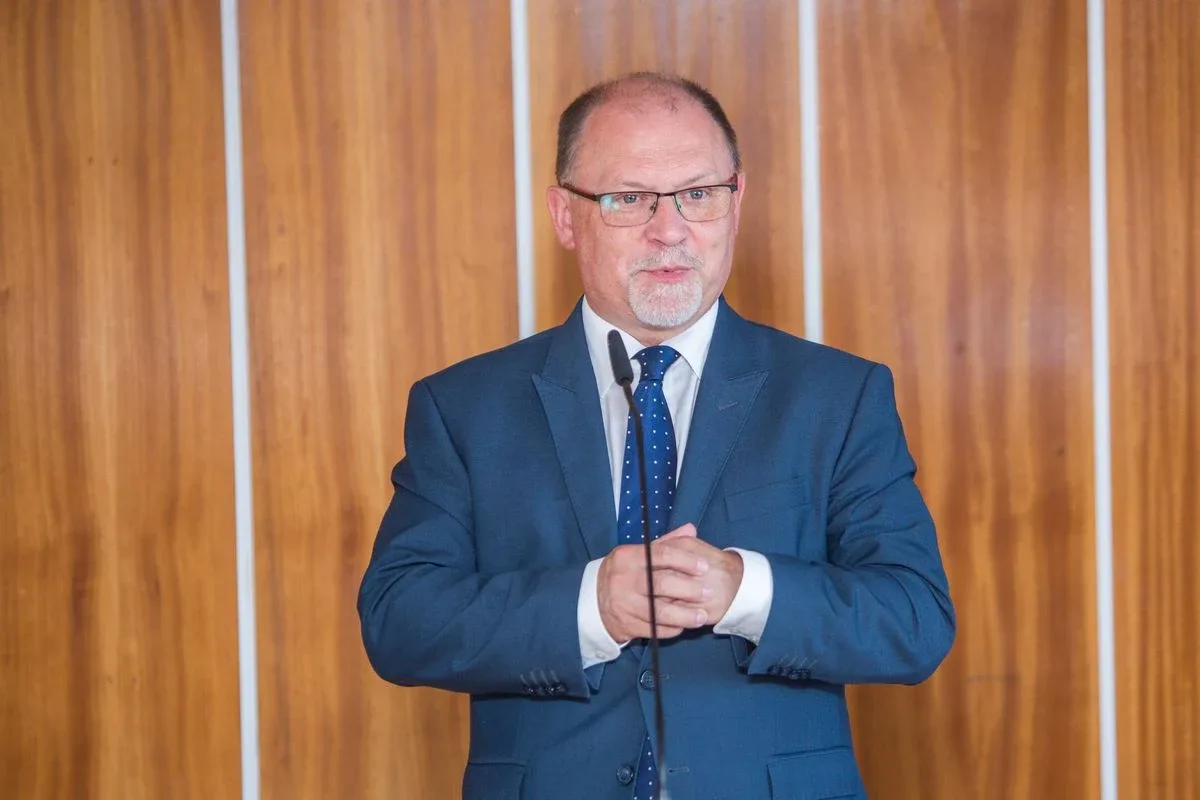 Miliony na drogi w powiecie ostrowskim (zdjęcia)