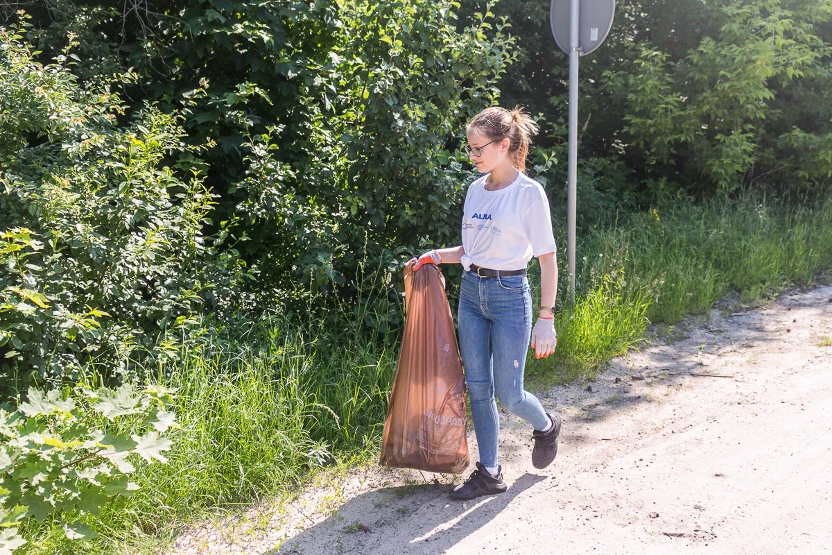 Sprzątanie w Światowym Dniu Ochrony Środowiska (zdjęcia, wideo)