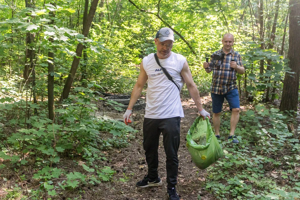 Sprzątanie w Światowym Dniu Ochrony Środowiska (zdjęcia, wideo)