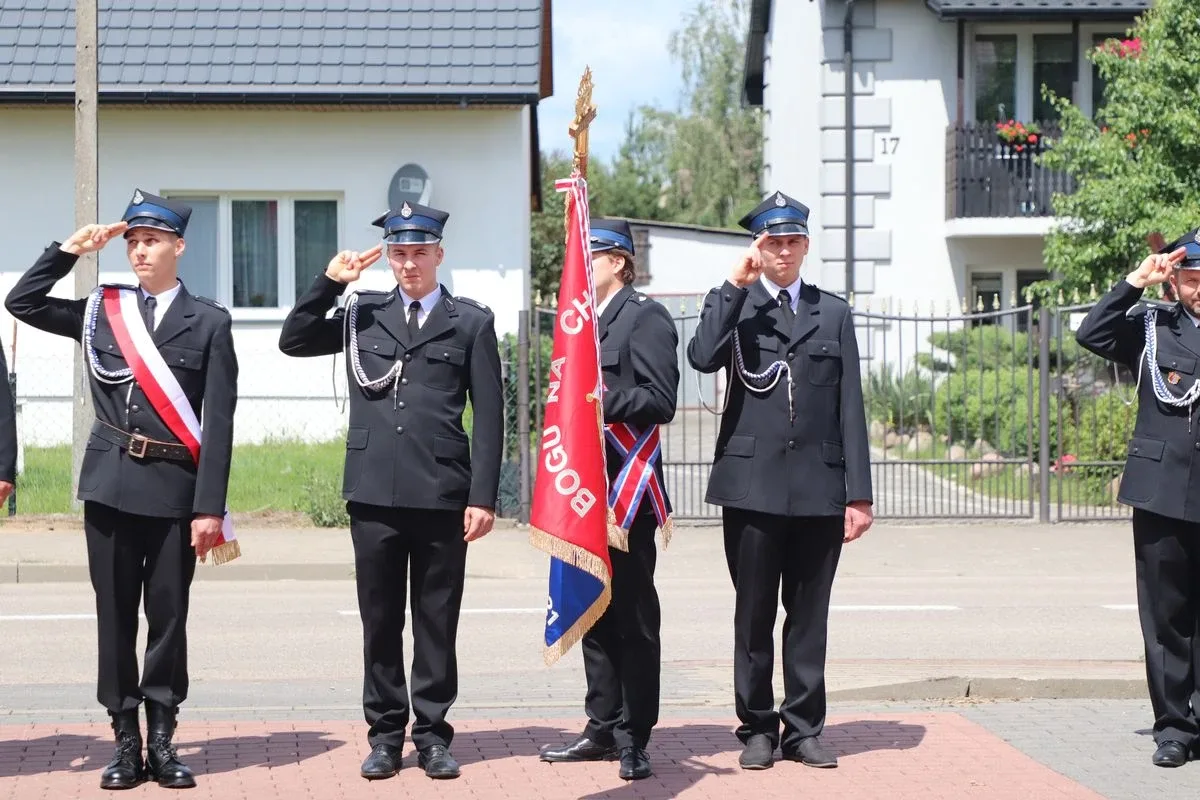 Wielkie święto druhów. Sto lat służby i nowy sztandar dla OSP Stary Lubotyń (zdjęcia, wideo)
