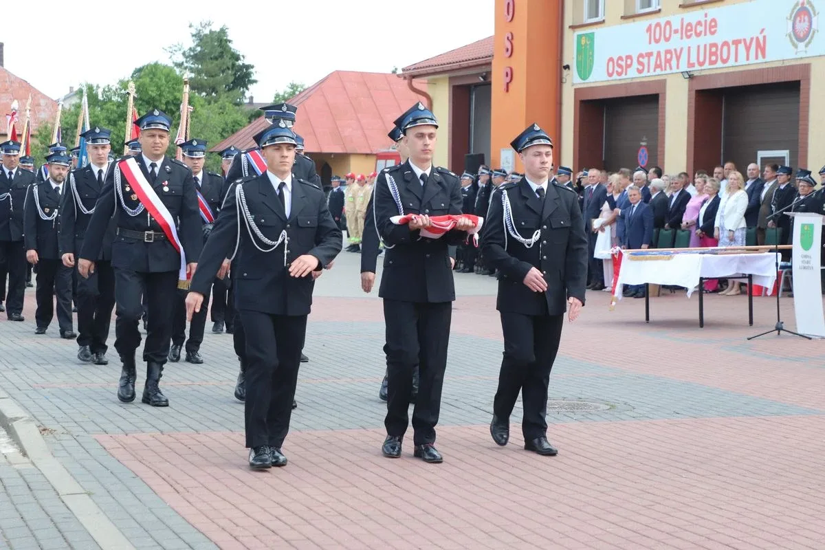 Wielkie święto druhów. Sto lat służby i nowy sztandar dla OSP Stary Lubotyń (zdjęcia, wideo)