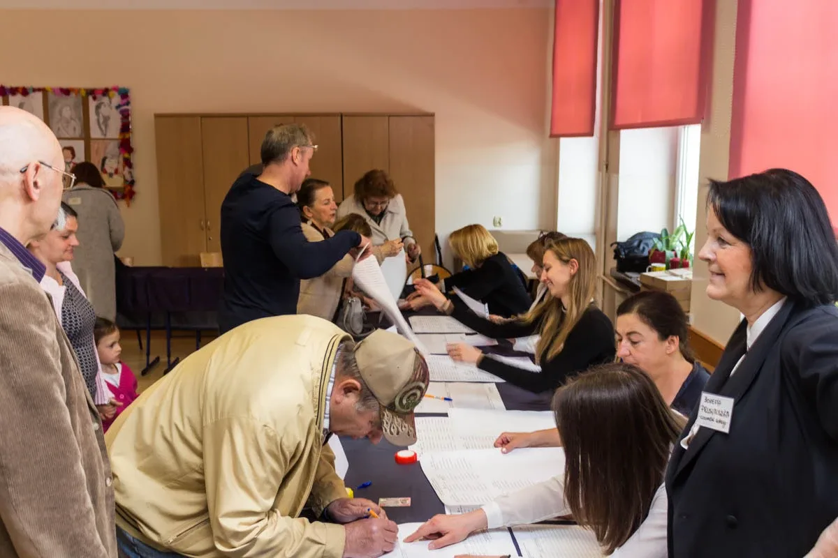Trwają wybory. Mieszkańcy Ostrowi głosują, zagłosuj i ty (zdjęcia)