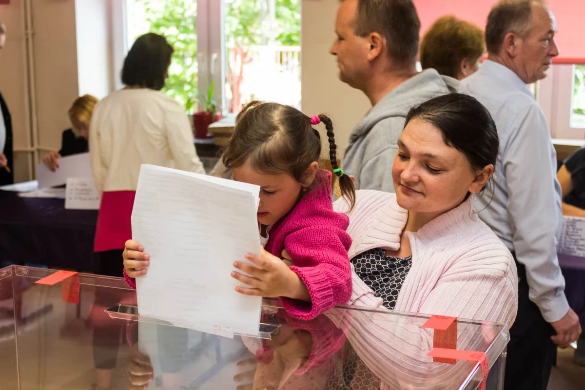 Trwają wybory. Mieszkańcy Ostrowi głosują, zagłosuj i ty (zdjęcia)