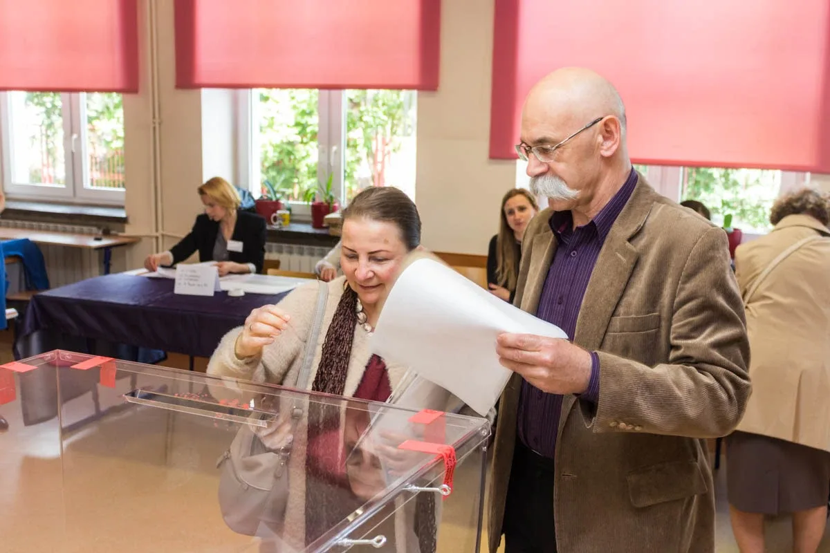 Trwają wybory. Mieszkańcy Ostrowi głosują, zagłosuj i ty (zdjęcia)
