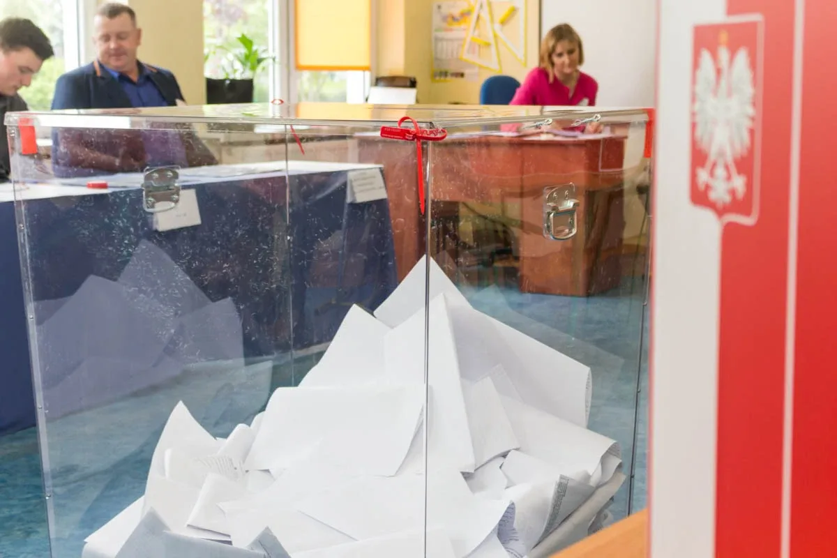 Trwają wybory. Mieszkańcy Ostrowi głosują, zagłosuj i ty (zdjęcia)