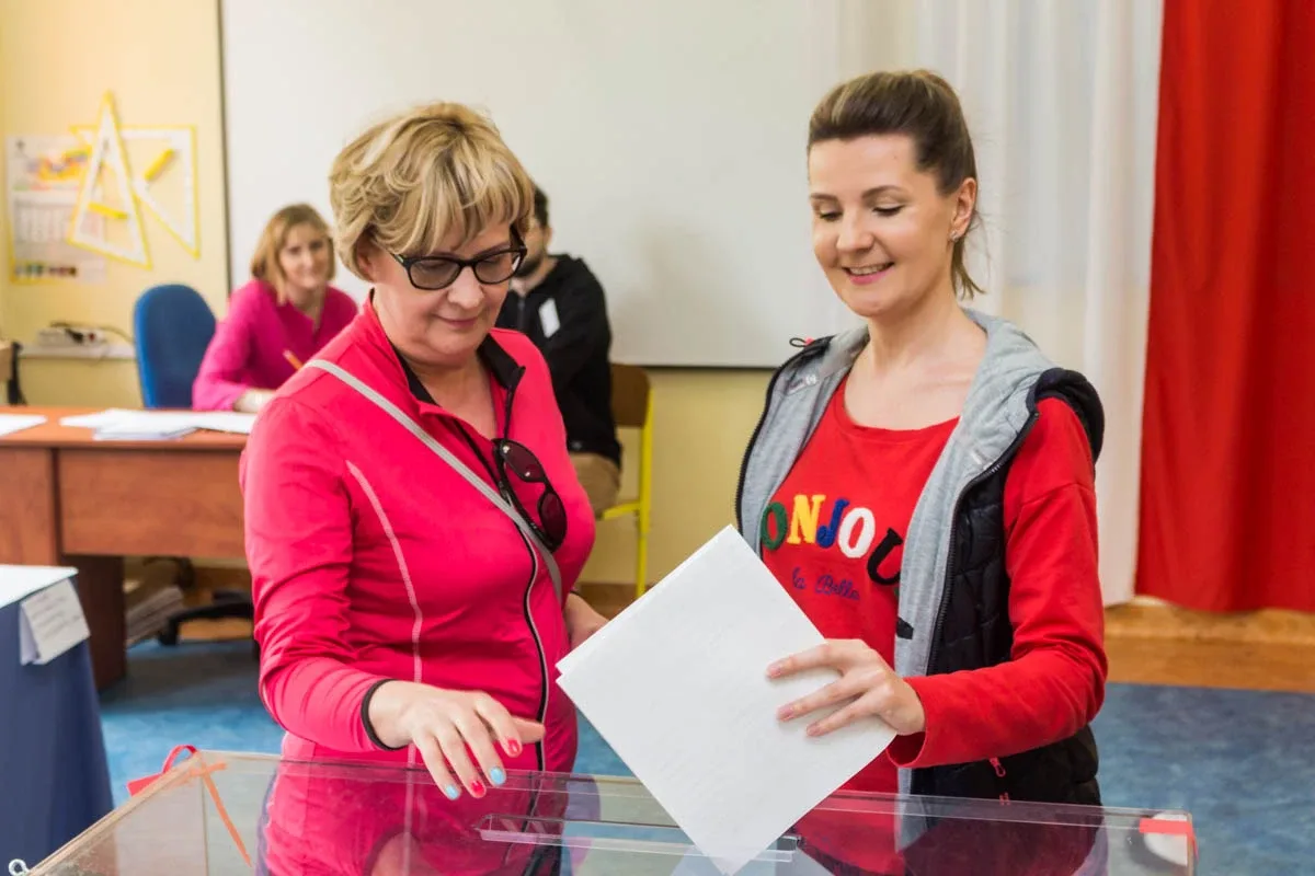 Trwają wybory. Mieszkańcy Ostrowi głosują, zagłosuj i ty (zdjęcia)