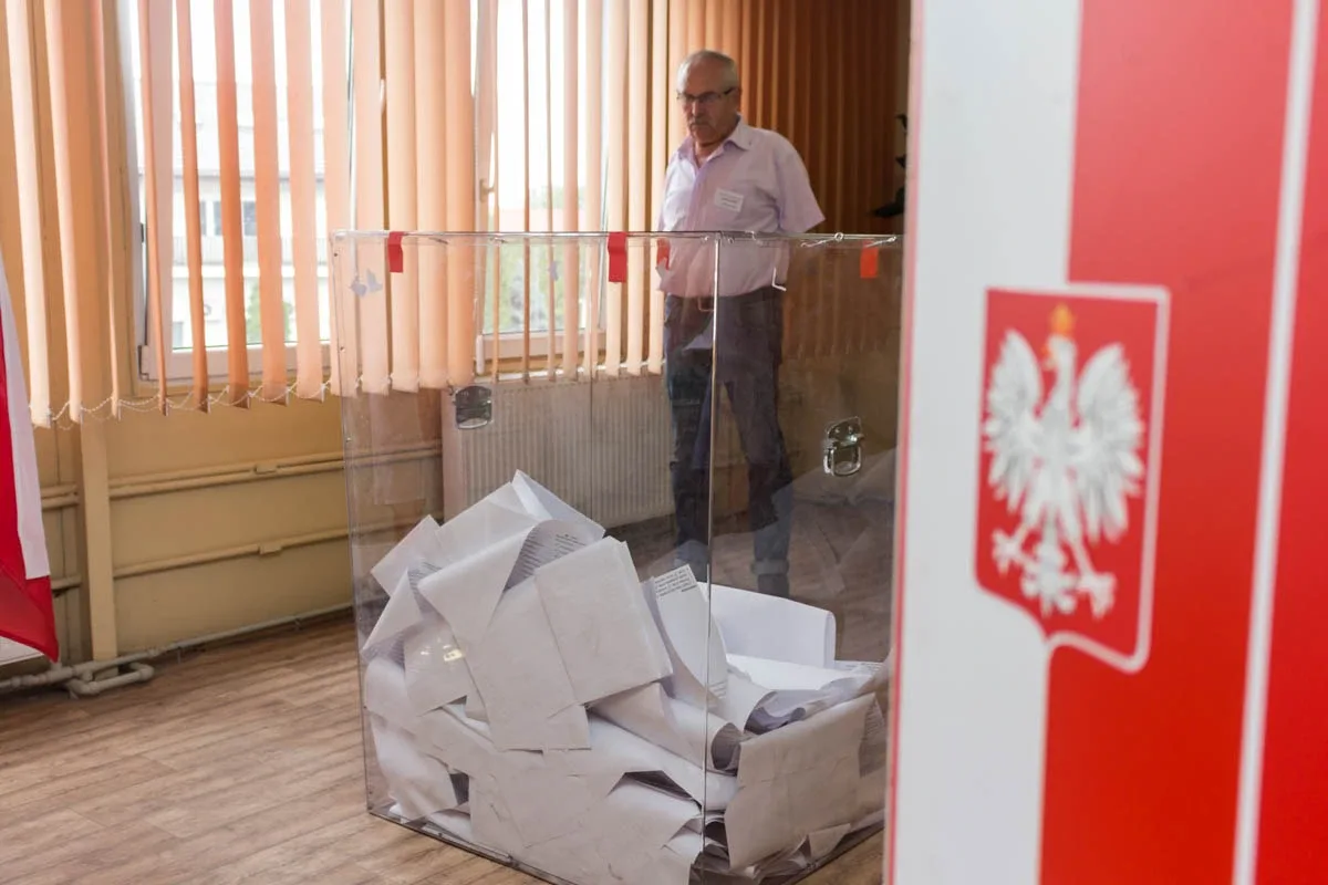 Trwają wybory. Mieszkańcy Ostrowi głosują, zagłosuj i ty (zdjęcia)