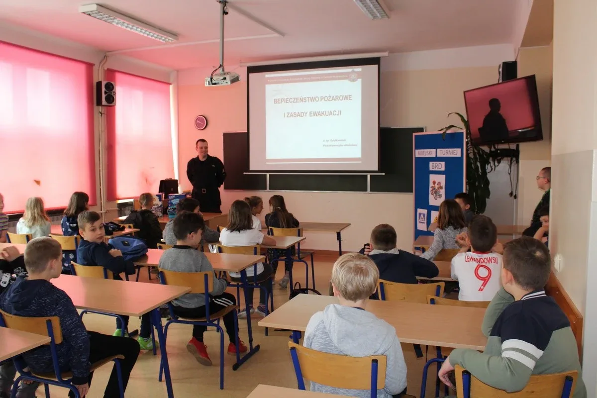Cztery lekcje na temat bezpieczeństwa w ostrowskiej "jedynce" (zdjęcia)