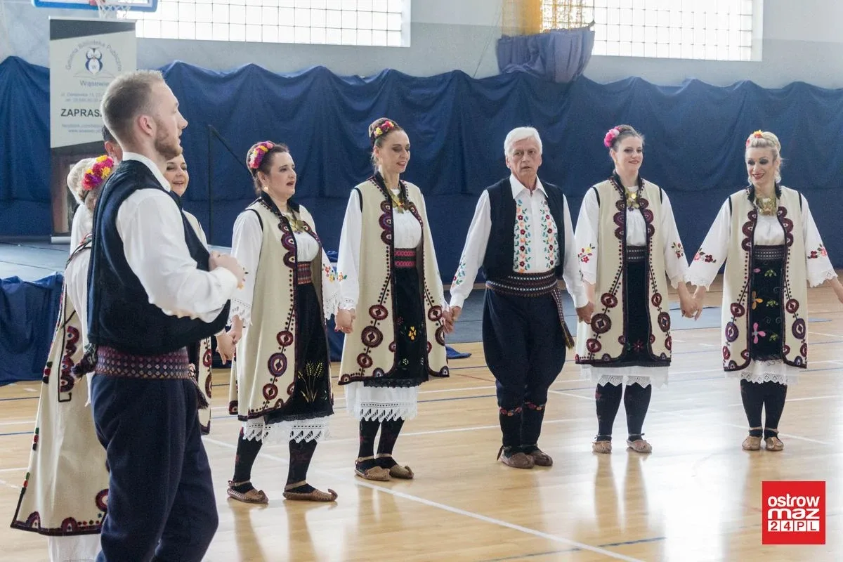 Zespoły folklorystyczne i maraton zumby w Wąsewie (zdjęcia, wideo)