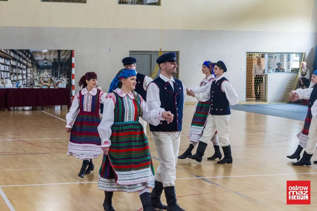 Zespoły folklorystyczne i maraton zumby w Wąsewie (zdjęcia, wideo)