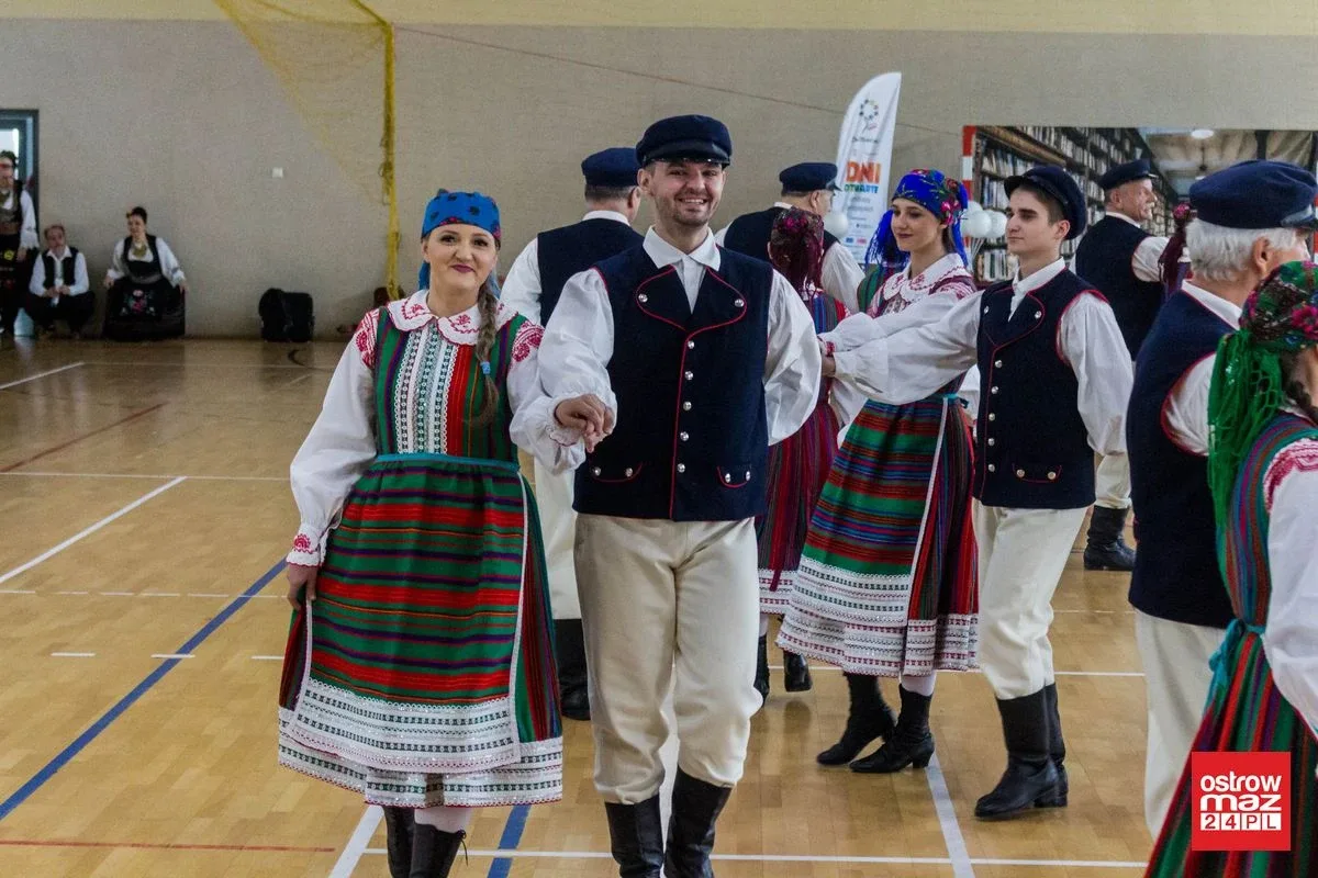 Zespoły folklorystyczne i maraton zumby w Wąsewie (zdjęcia, wideo)