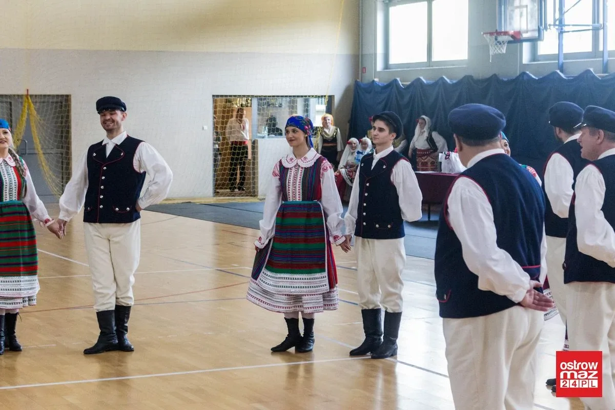 Zespoły folklorystyczne i maraton zumby w Wąsewie (zdjęcia, wideo)