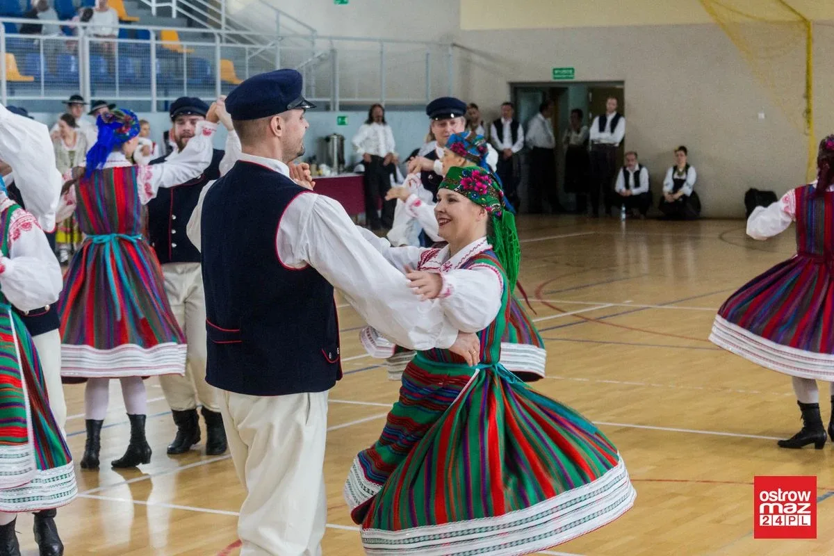Zespoły folklorystyczne i maraton zumby w Wąsewie (zdjęcia, wideo)