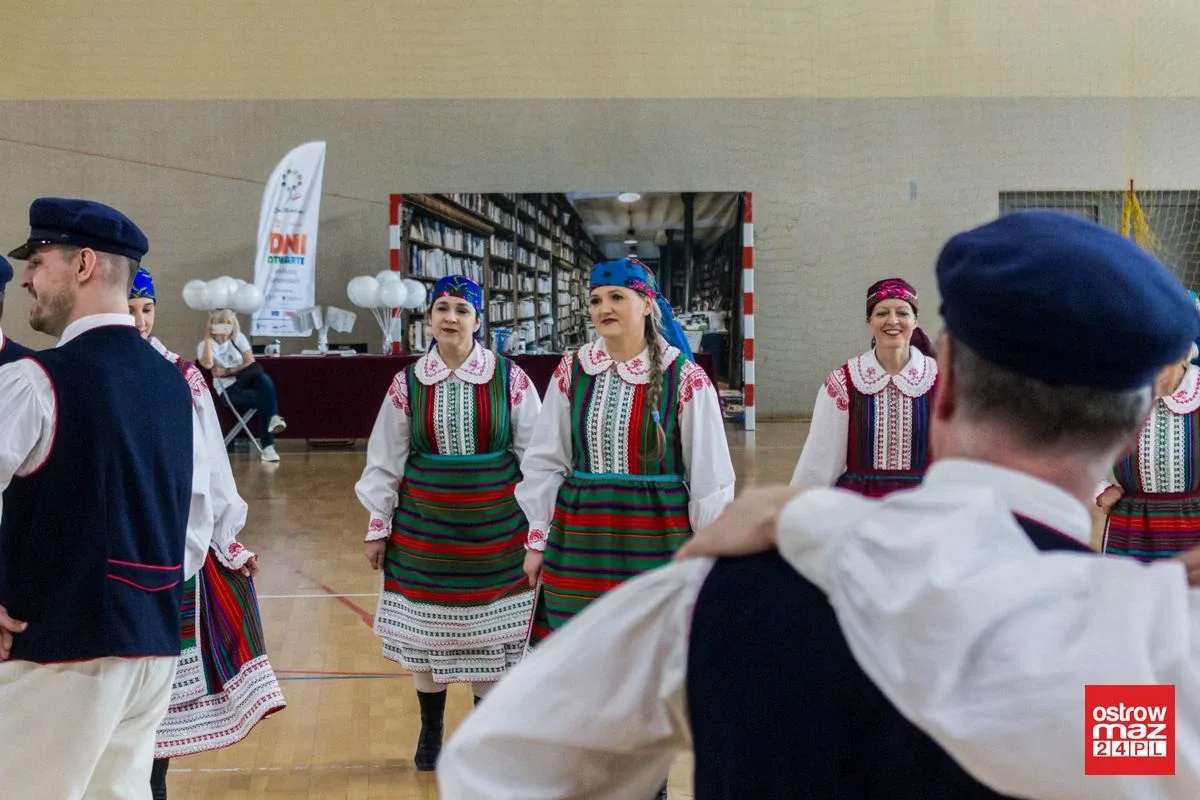 Zespoły folklorystyczne i maraton zumby w Wąsewie (zdjęcia, wideo)