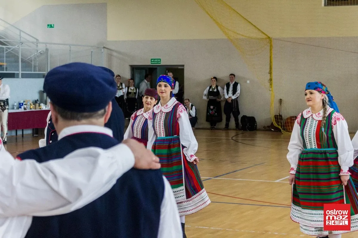 Zespoły folklorystyczne i maraton zumby w Wąsewie (zdjęcia, wideo)