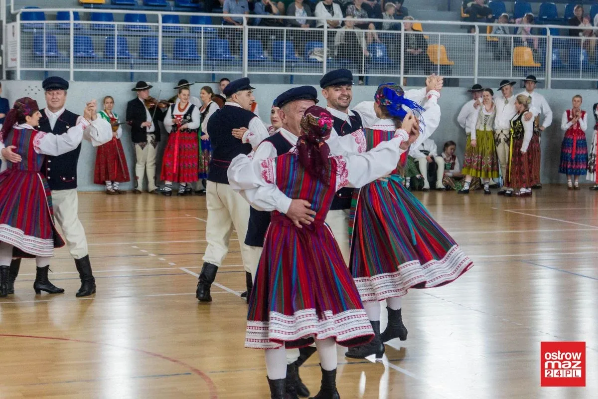 Zespoły folklorystyczne i maraton zumby w Wąsewie (zdjęcia, wideo)