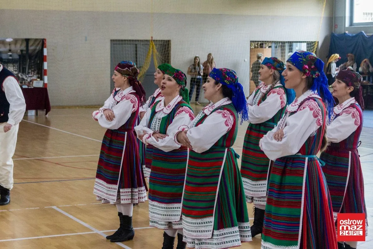 Zespoły folklorystyczne i maraton zumby w Wąsewie (zdjęcia, wideo)