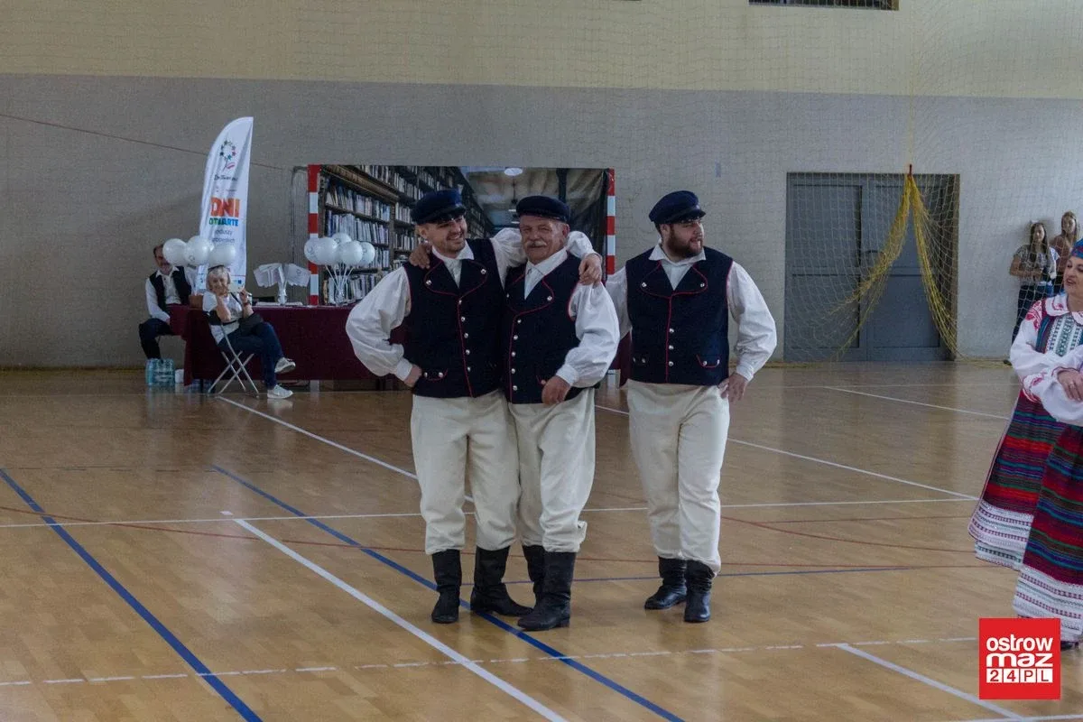 Zespoły folklorystyczne i maraton zumby w Wąsewie (zdjęcia, wideo)