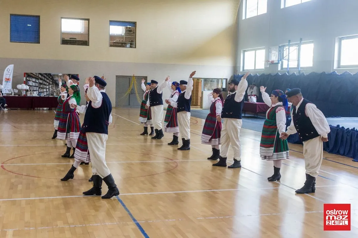 Zespoły folklorystyczne i maraton zumby w Wąsewie (zdjęcia, wideo)