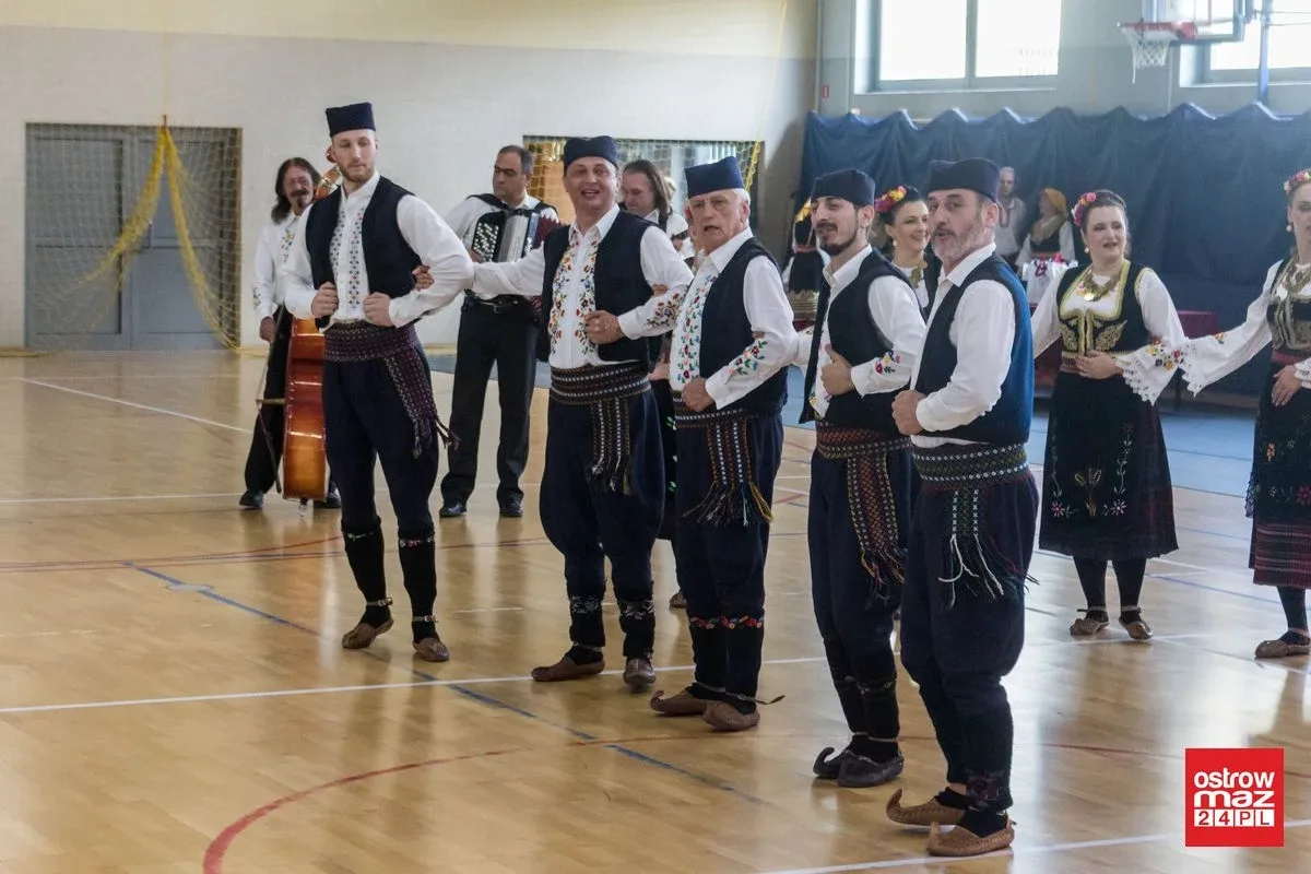 Zespoły folklorystyczne i maraton zumby w Wąsewie (zdjęcia, wideo)