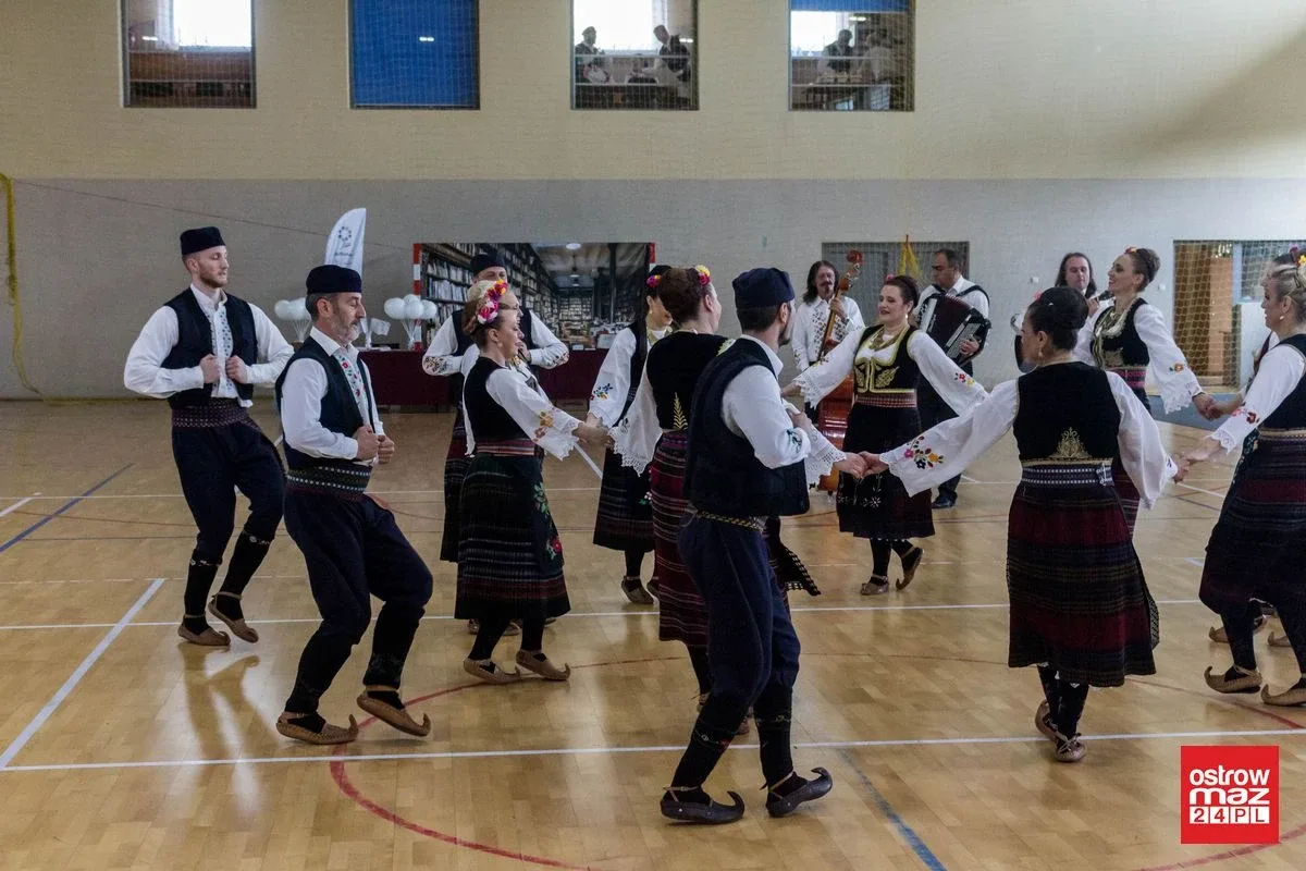 Zespoły folklorystyczne i maraton zumby w Wąsewie (zdjęcia, wideo)
