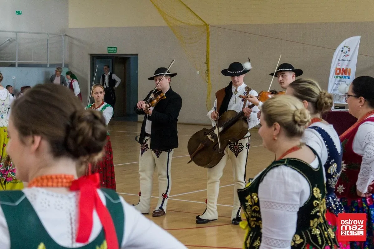 Zespoły folklorystyczne i maraton zumby w Wąsewie (zdjęcia, wideo)