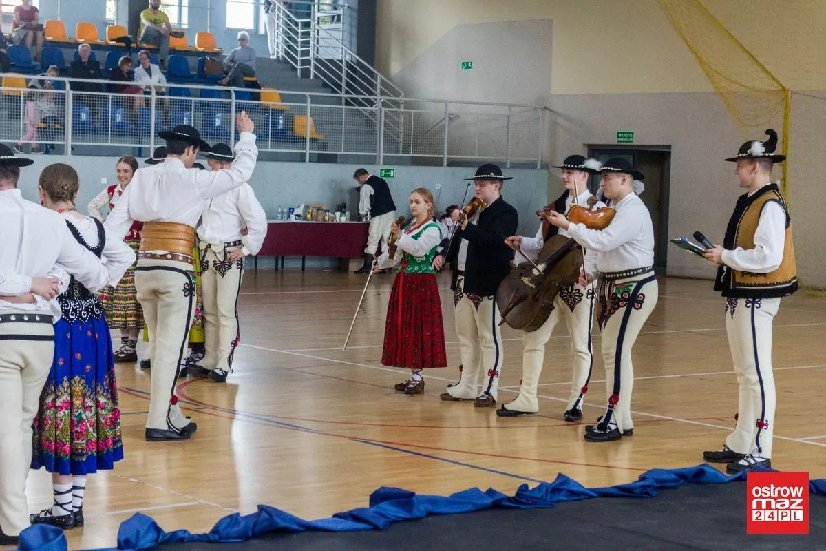 Zespoły folklorystyczne i maraton zumby w Wąsewie (zdjęcia, wideo)