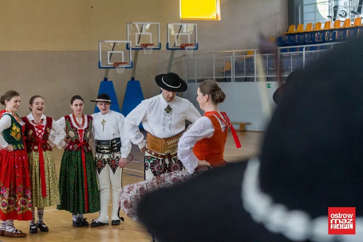 Zespoły folklorystyczne i maraton zumby w Wąsewie (zdjęcia, wideo)