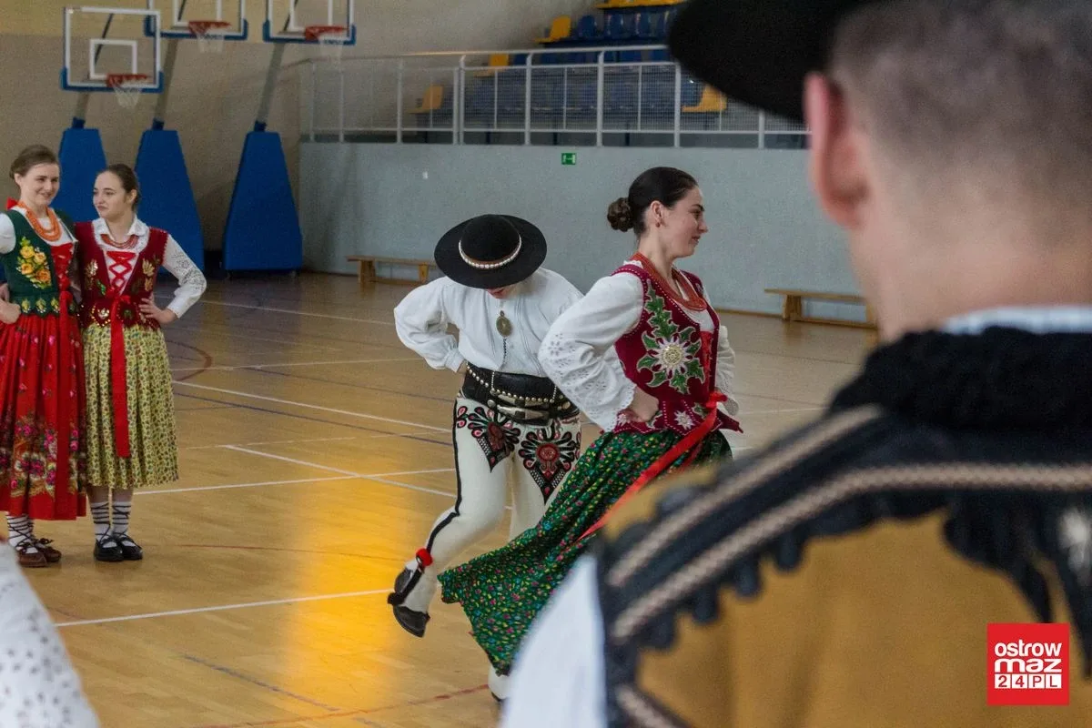 Zespoły folklorystyczne i maraton zumby w Wąsewie (zdjęcia, wideo)