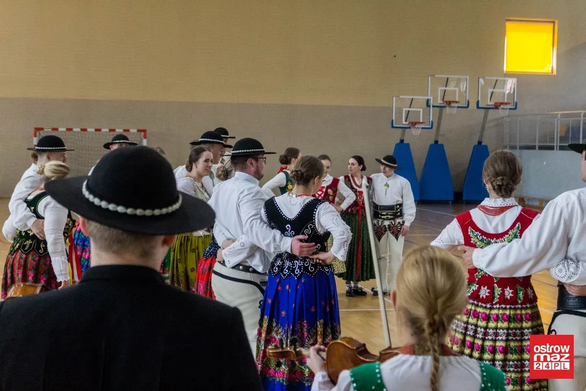 Zespoły folklorystyczne i maraton zumby w Wąsewie (zdjęcia, wideo)