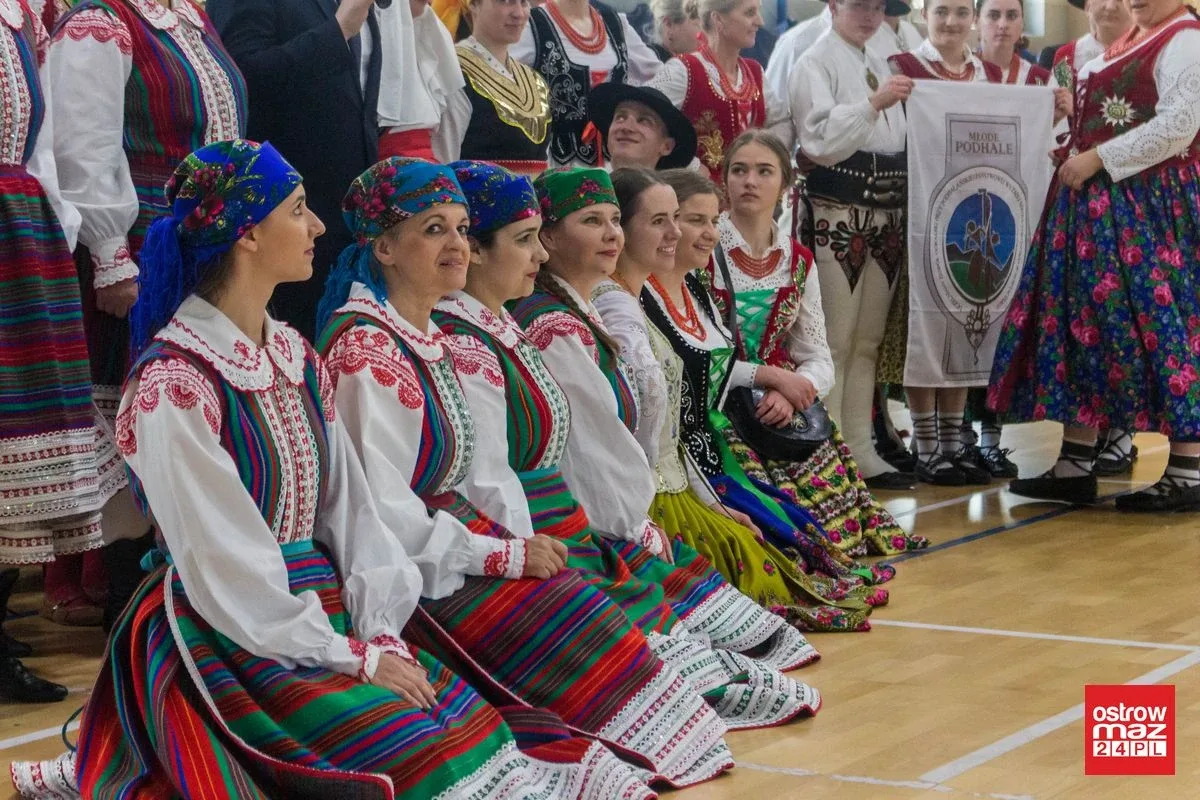 Zespoły folklorystyczne i maraton zumby w Wąsewie (zdjęcia, wideo)