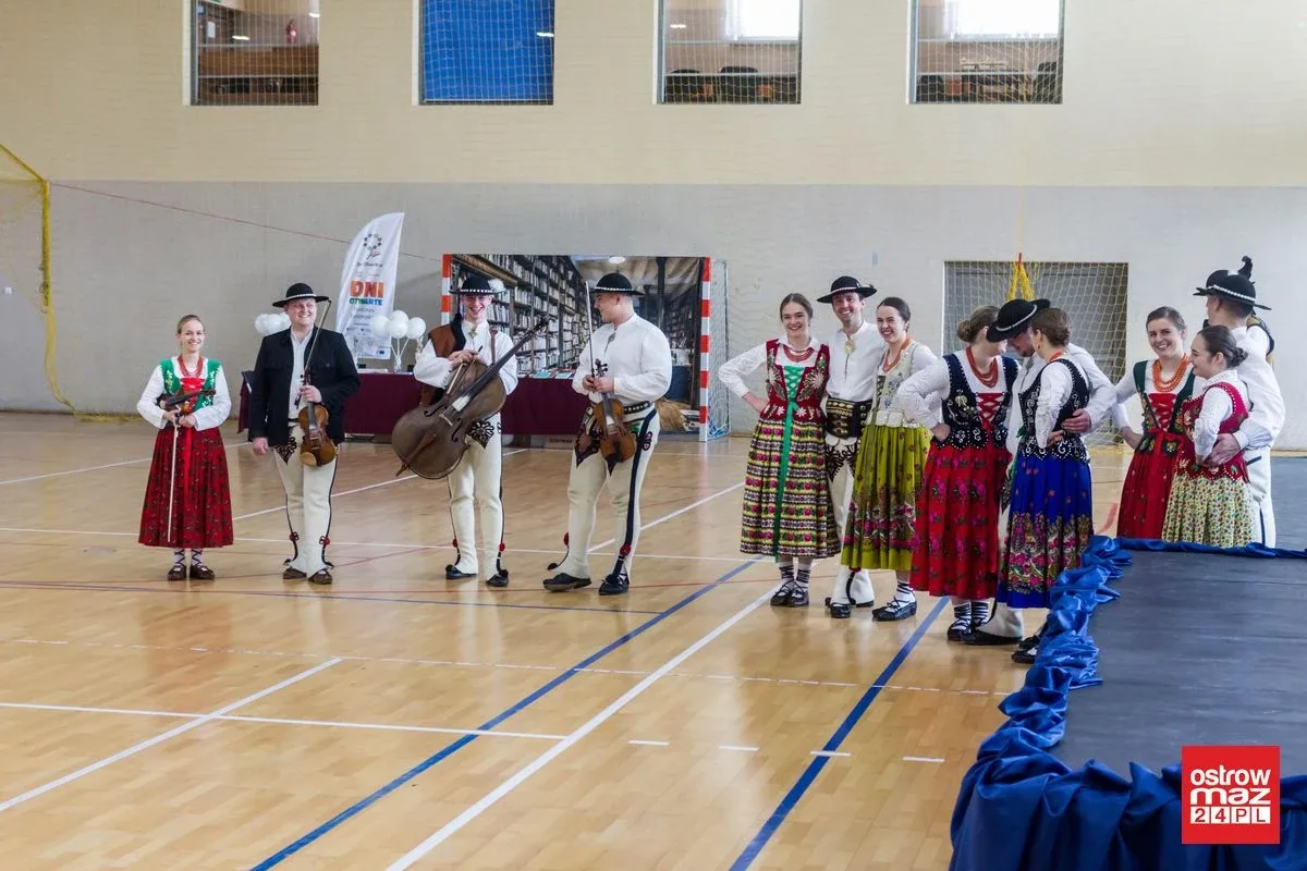 Zespoły folklorystyczne i maraton zumby w Wąsewie (zdjęcia, wideo)