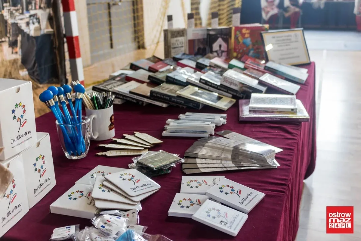 Zespoły folklorystyczne i maraton zumby w Wąsewie (zdjęcia, wideo)