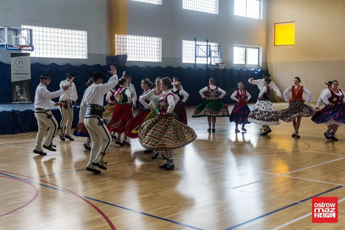 Zespoły folklorystyczne i maraton zumby w Wąsewie (zdjęcia, wideo)