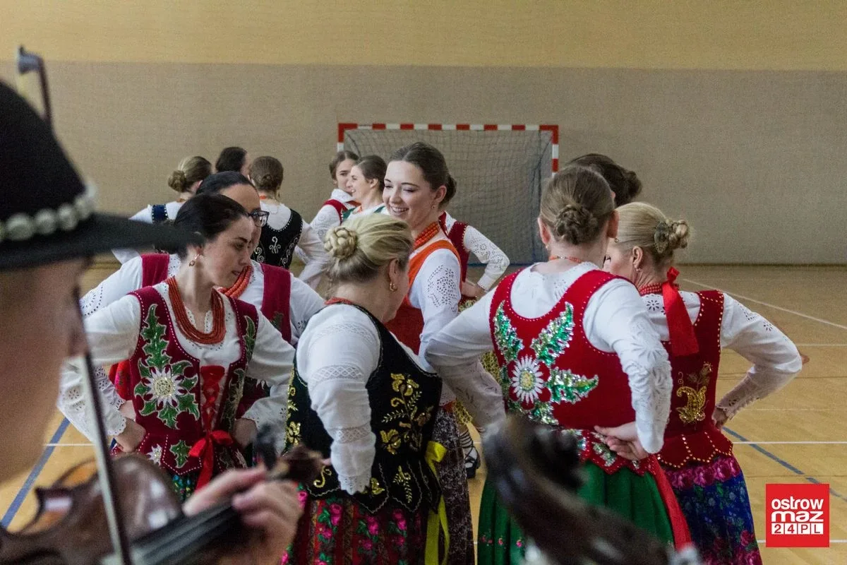 Zespoły folklorystyczne i maraton zumby w Wąsewie (zdjęcia, wideo)