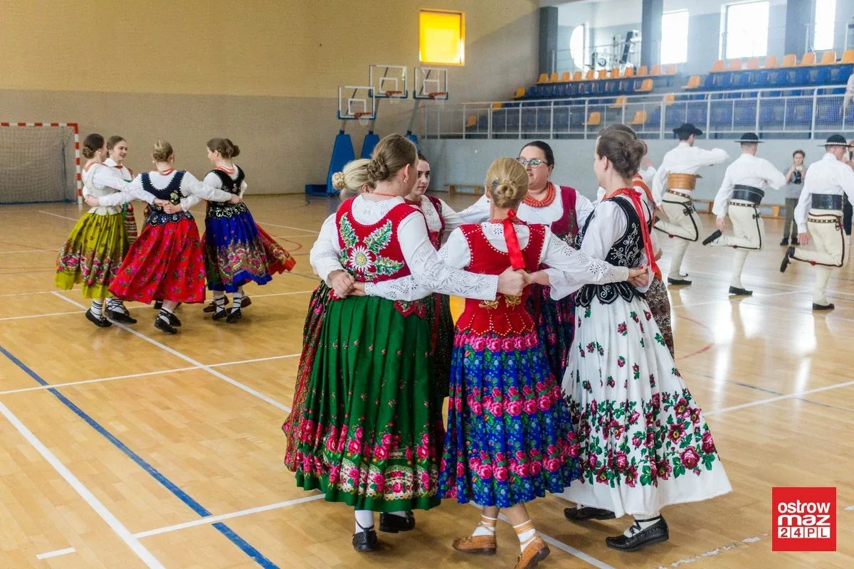 Zespoły folklorystyczne i maraton zumby w Wąsewie (zdjęcia, wideo)